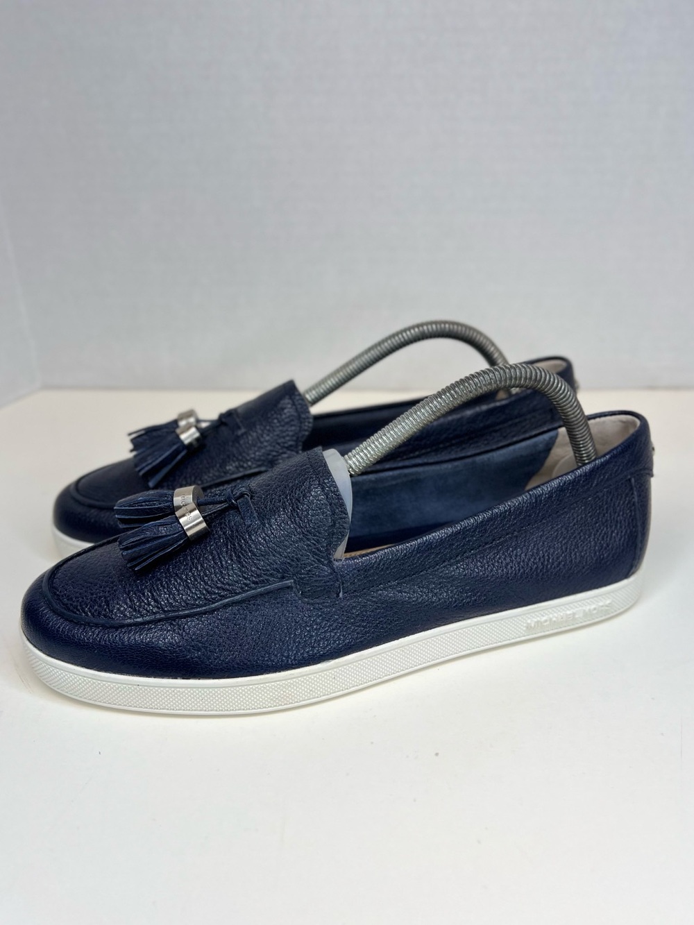 MICHAEL KORS Womens Callahan Slip On Tasseled Leather Loafers Navy Sz 9 Nice!